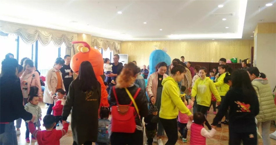 BBunion涪陵金科世界中心:大手拉小手,一起去郊游 BBunion涪陵金科世界中心:大手拉小手,一起去郊游