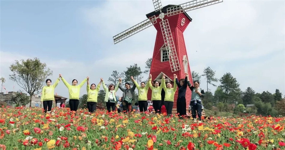 BBunion涪陵金科世界中心:大手拉小手,一起去郊游 BBunion涪陵金科世界中心:大手拉小手,一起去郊游